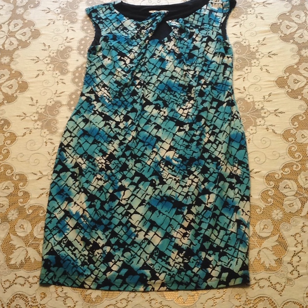 🌷Keyhole Neckline Dress🌷